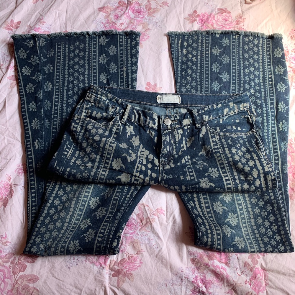 Free People Bell Bottom Print Jean Sz 30’
